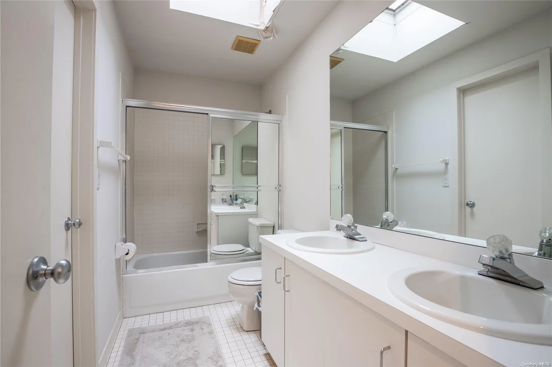 Photo of 20 Midhampton Avenue