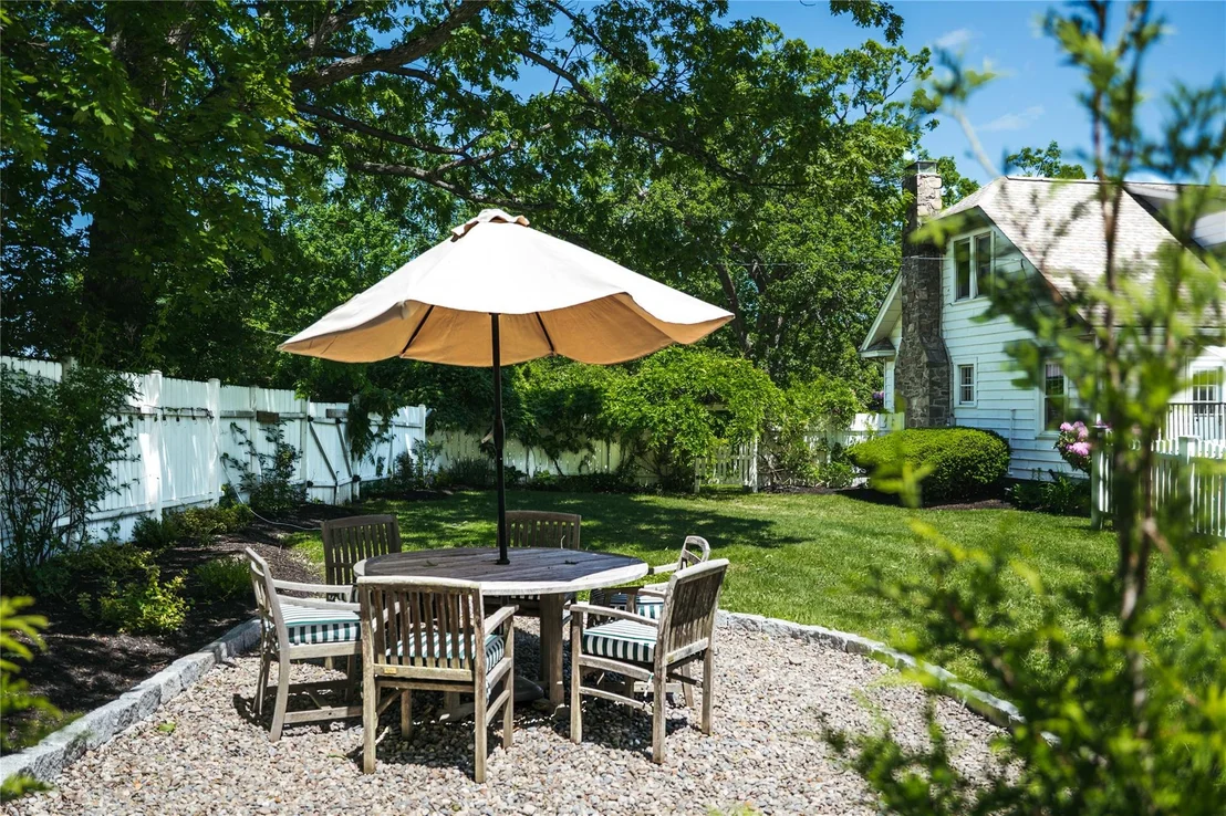 Photo of 222 Lakeside Road