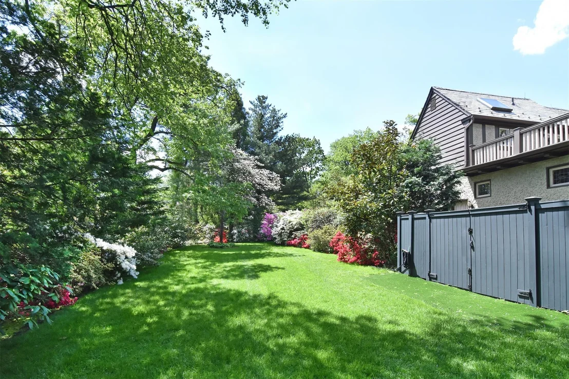 Photo of 1028 Esplanade