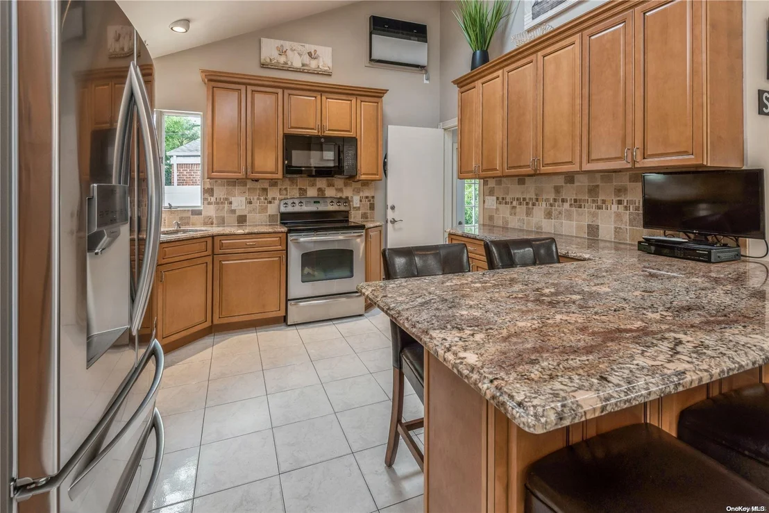 Photo of 830 Willow Road