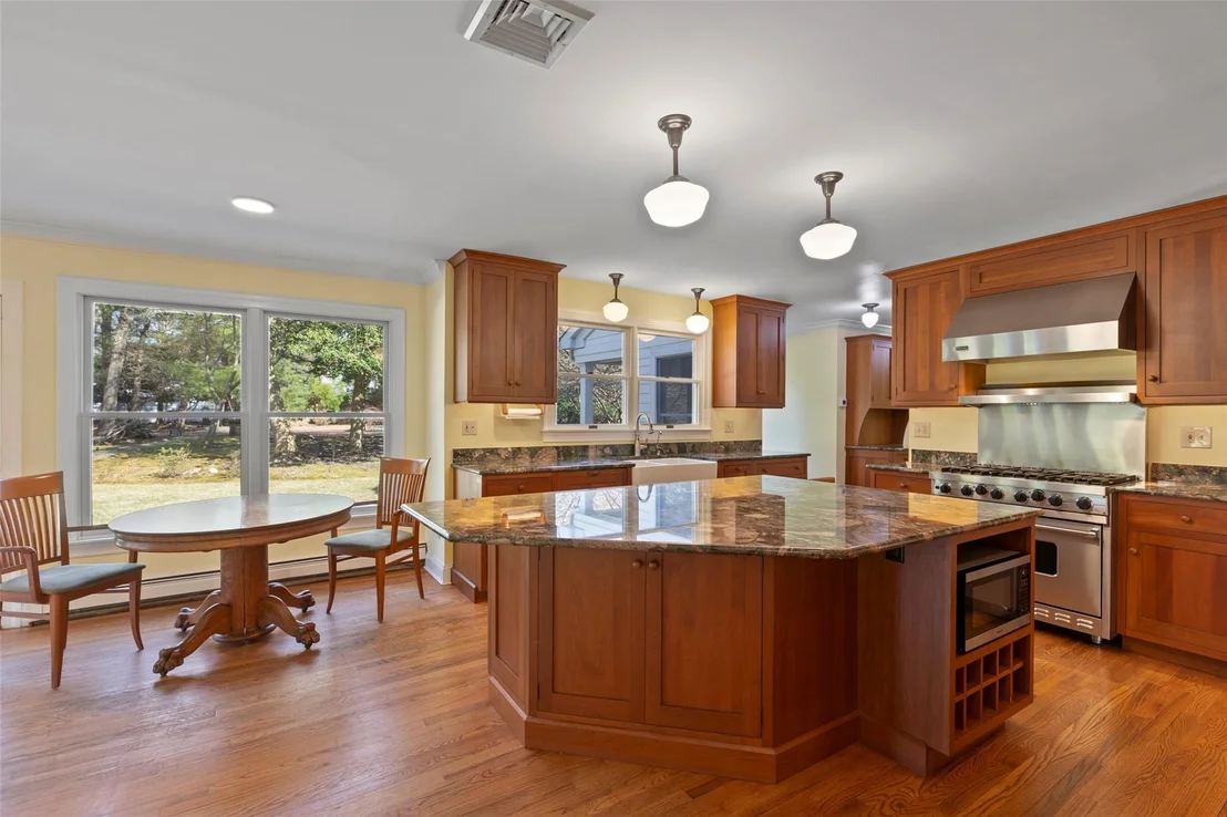 Photo of 7 Locust Avenue