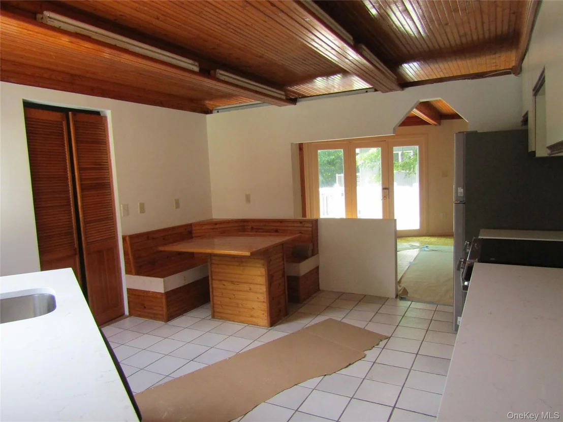 Photo of 374 Sprout Brook Road