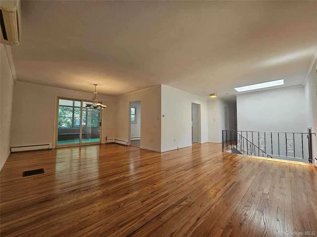 Photo of 7 Scotchtown Drive