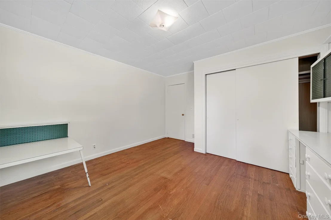 Photo of 12 Mid Oaks Drive