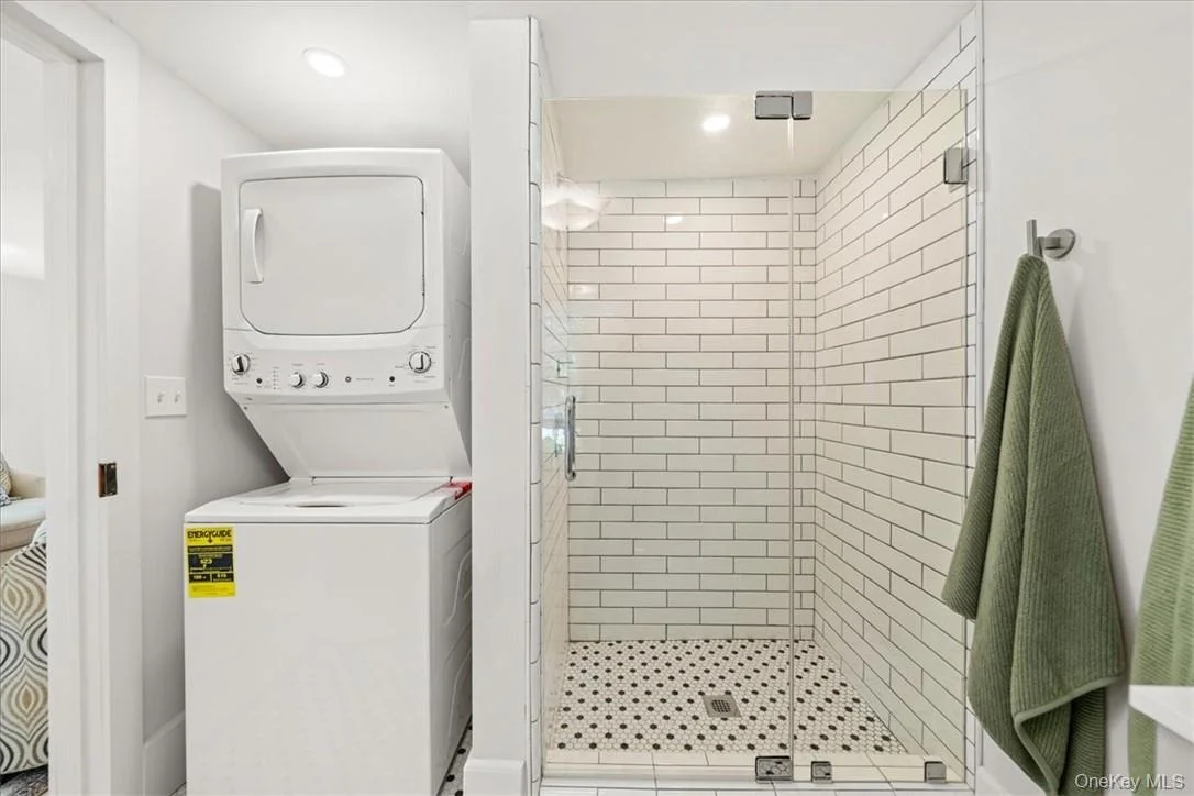 Photo of 2585 River Road