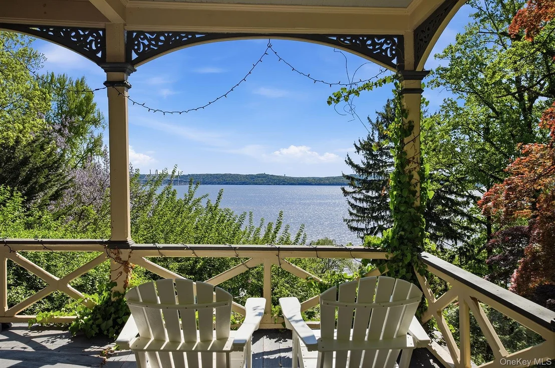 Photo of 215 River Road