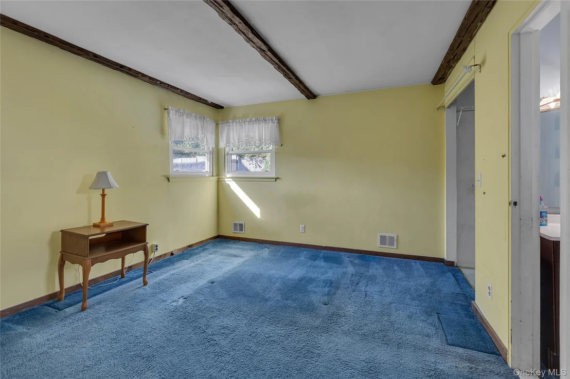 Photo of 6 Roxbury Drive