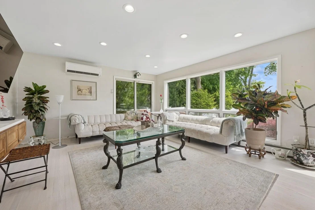 Photo of 2525 Beverly Road