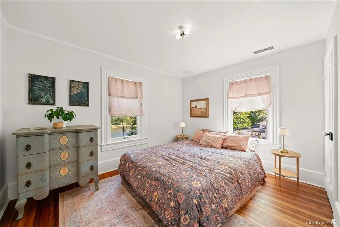 Photo of 2585 River Road
