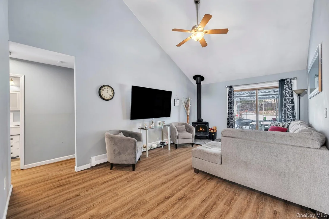 Photo of 17 Groton Lane