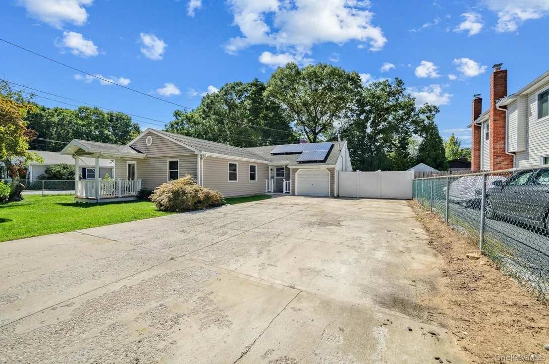 Photo of 469 Carnation Drive