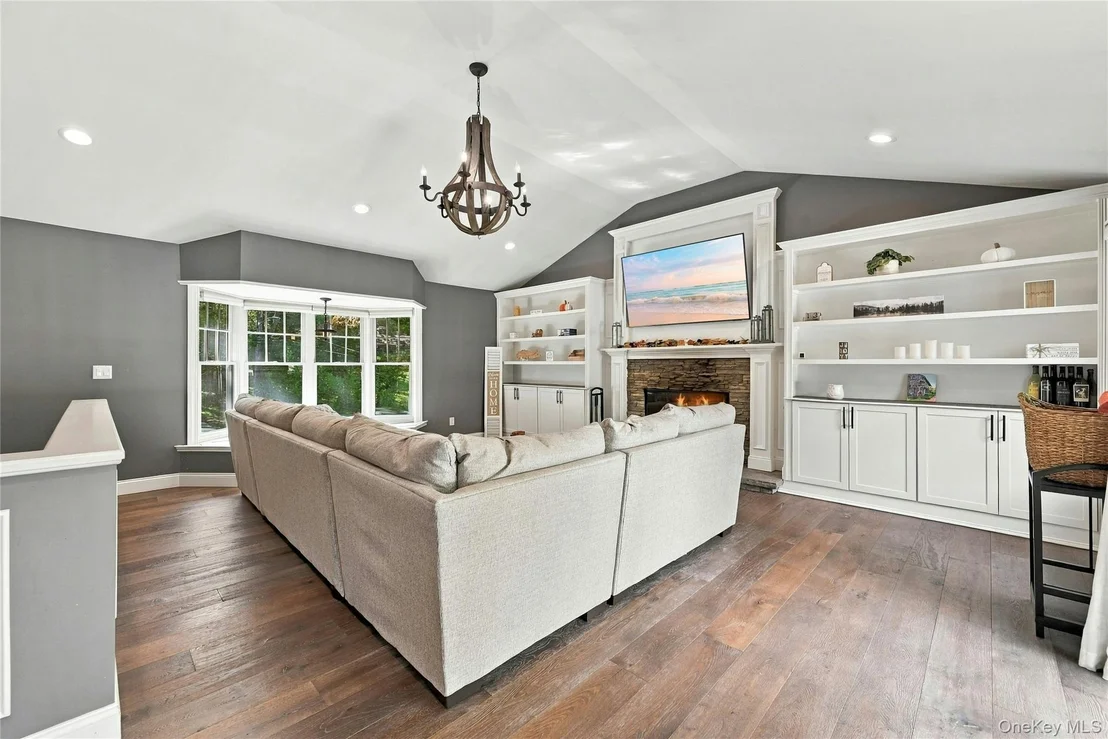 Photo of 82 Oakwood Drive