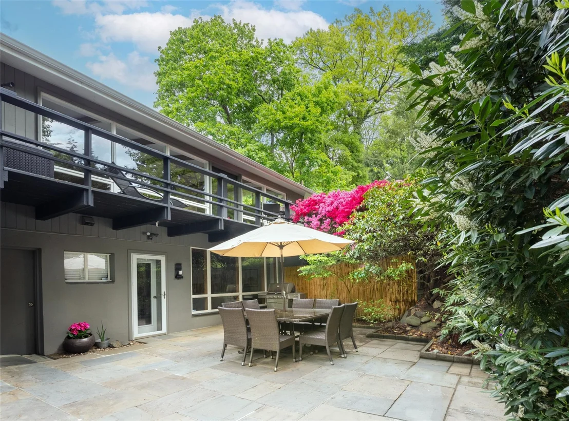 Photo of 80 Colonial Avenue