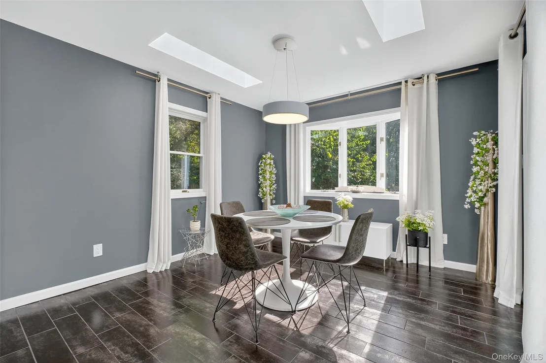 Photo of 105 Buckingham Avenue