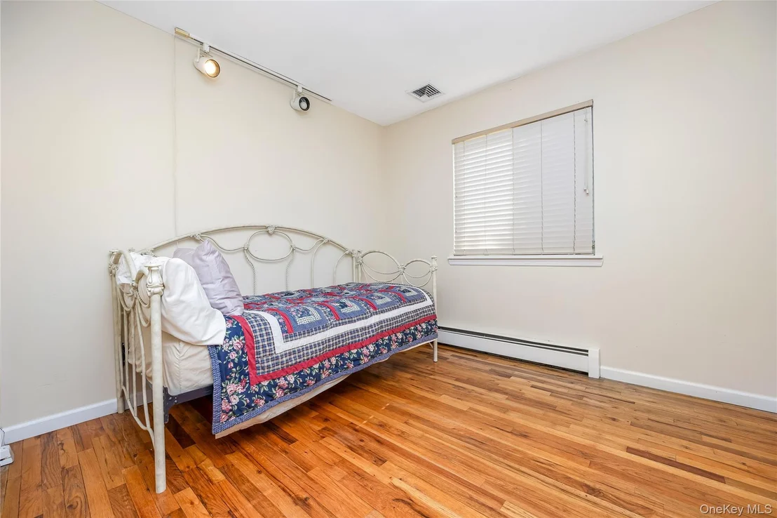 Photo of 1340 Spur Drive S
