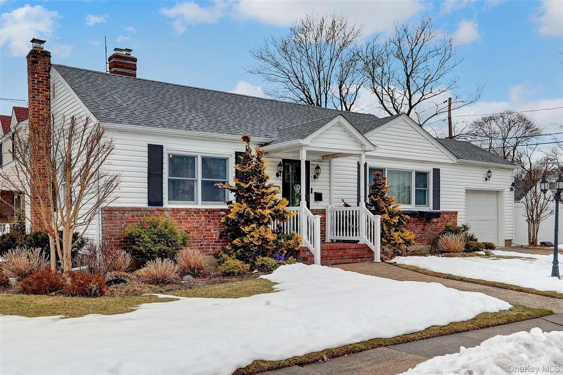 Photo of 2642 Clovermere Road