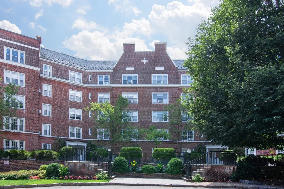 Photo of Unit 2E at 6 Midland Gardens