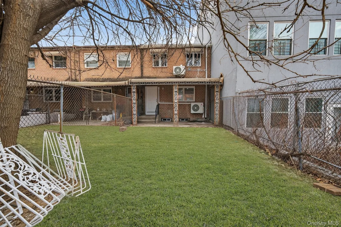 Photo of 592 Powell Street