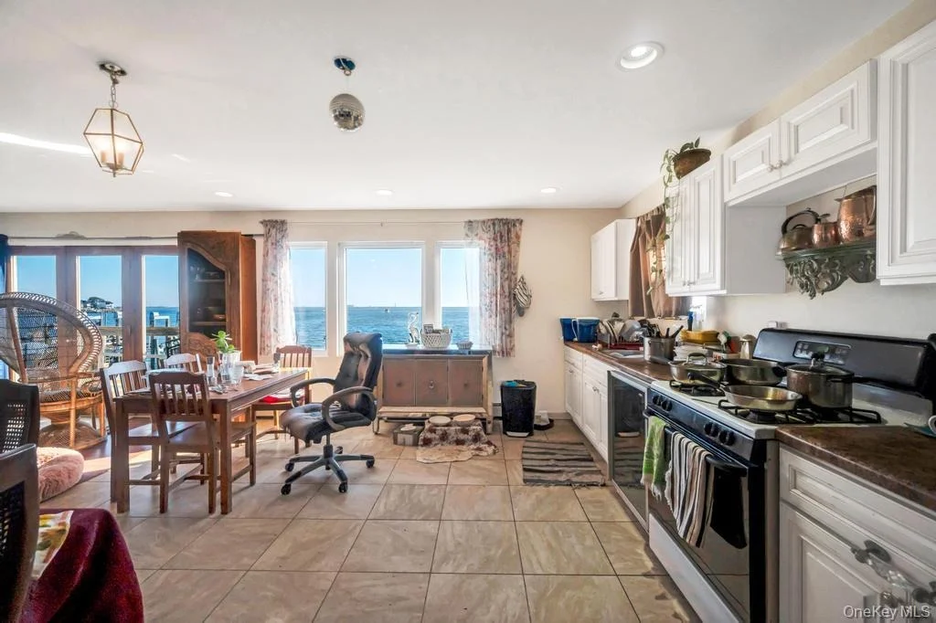 Photo of 3142 Shore Road
