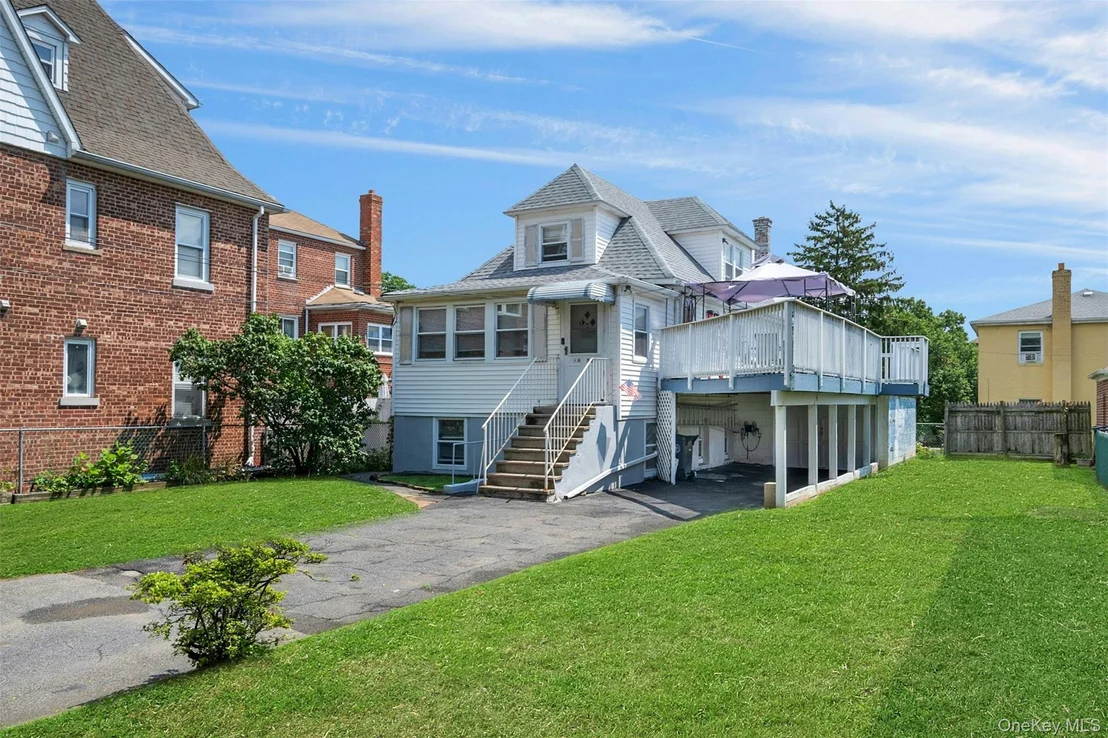Photo of 1650 Research Avenue