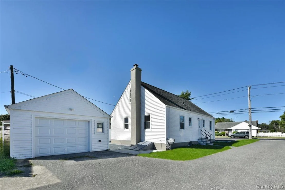 Photo of 461 Pinebrook Avenue