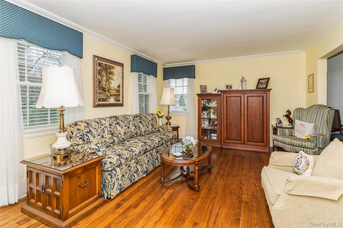 Photo of 35 Roydon Drive N