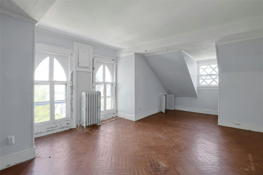 Photo of 225 River Road