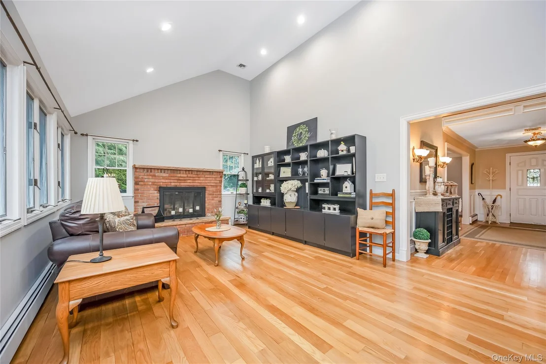Photo of 348 Middle Road