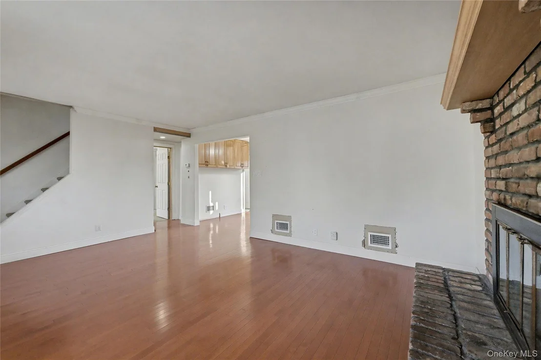 Photo of 158 Moffitt Boulevard