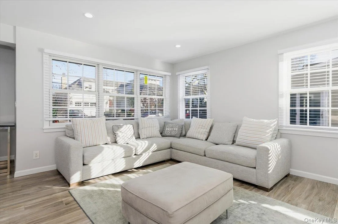 Photo of 1697 Bay Boulevard