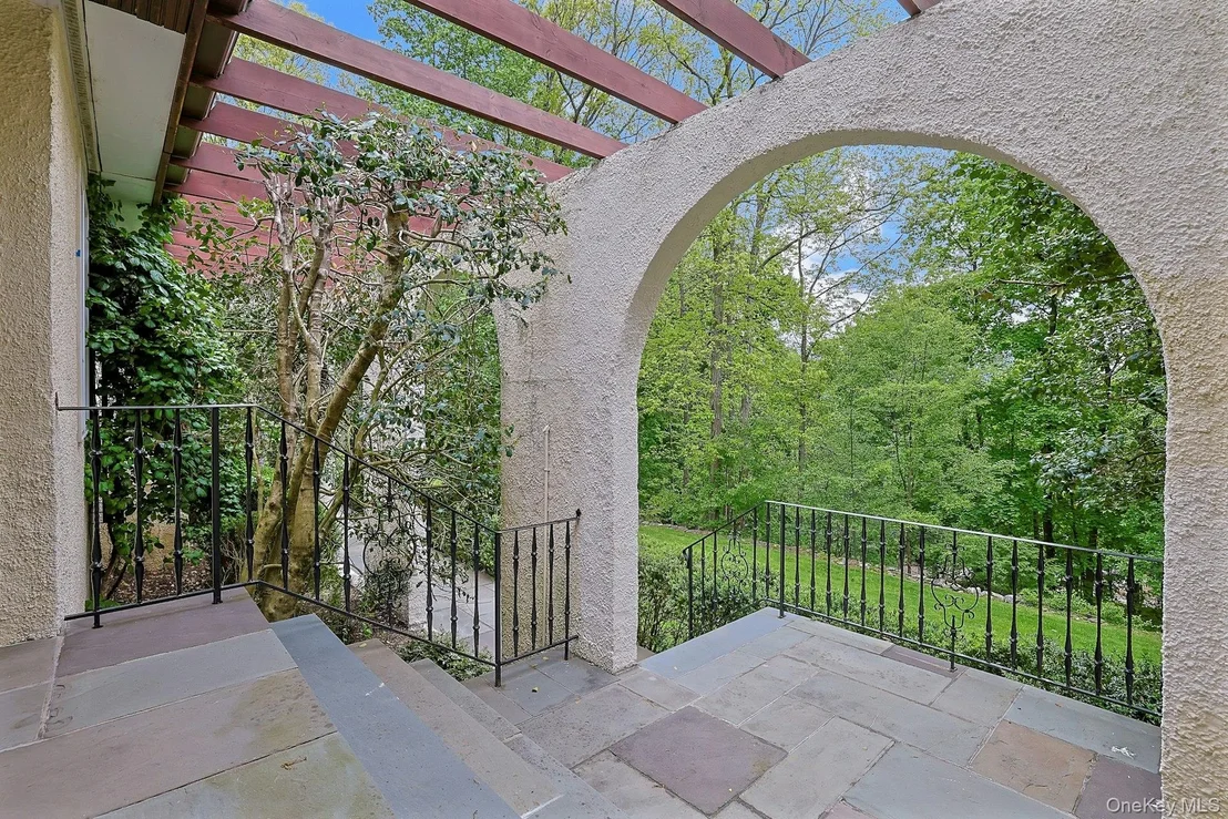 Photo of 77 Central Drive
