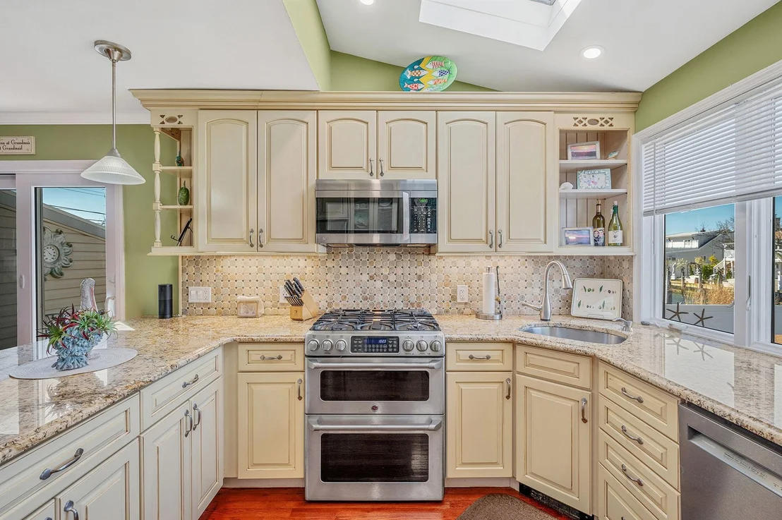 Photo of 320 East Drive