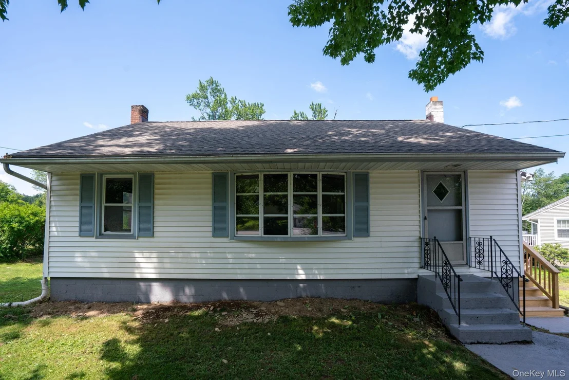 Photo of 601 Lakeside Road