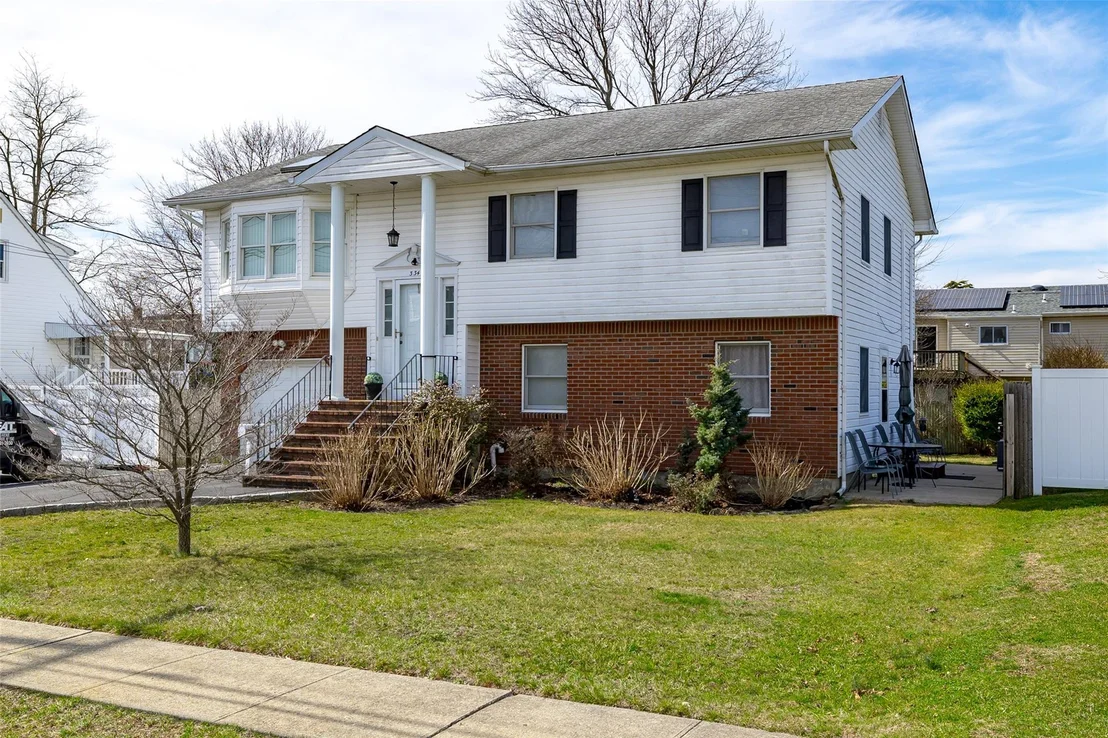 Photo of 334 Granada Parkway