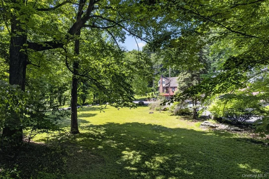 Photo of 305 Oak Lane