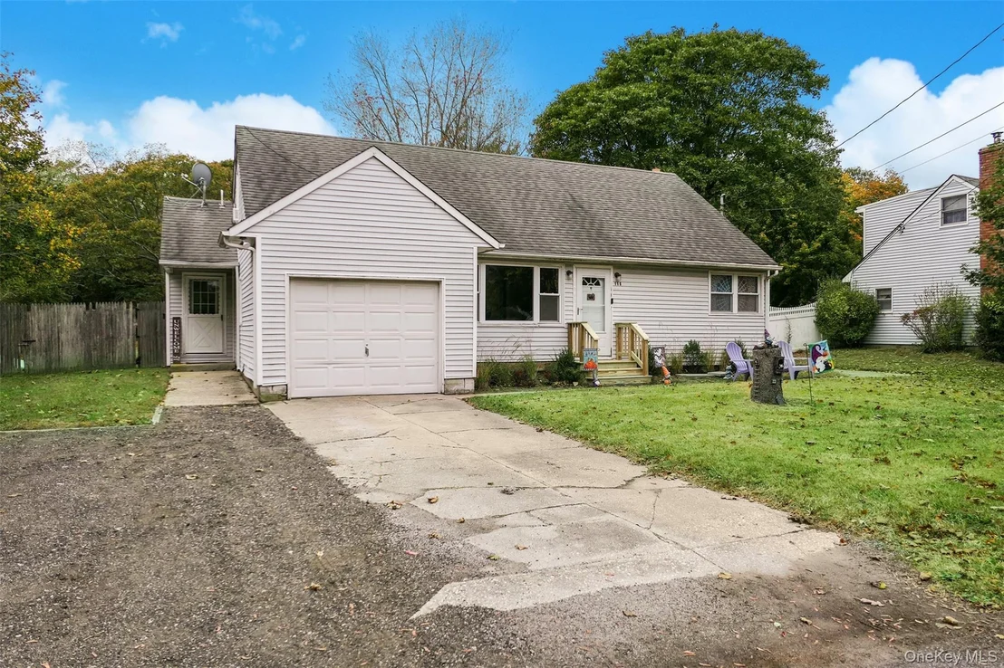 Photo of 118 Hedges Avenue