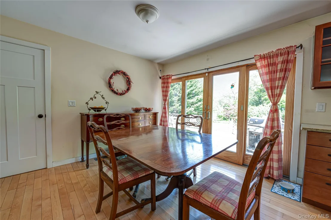 Photo of 37 Crescent Bow