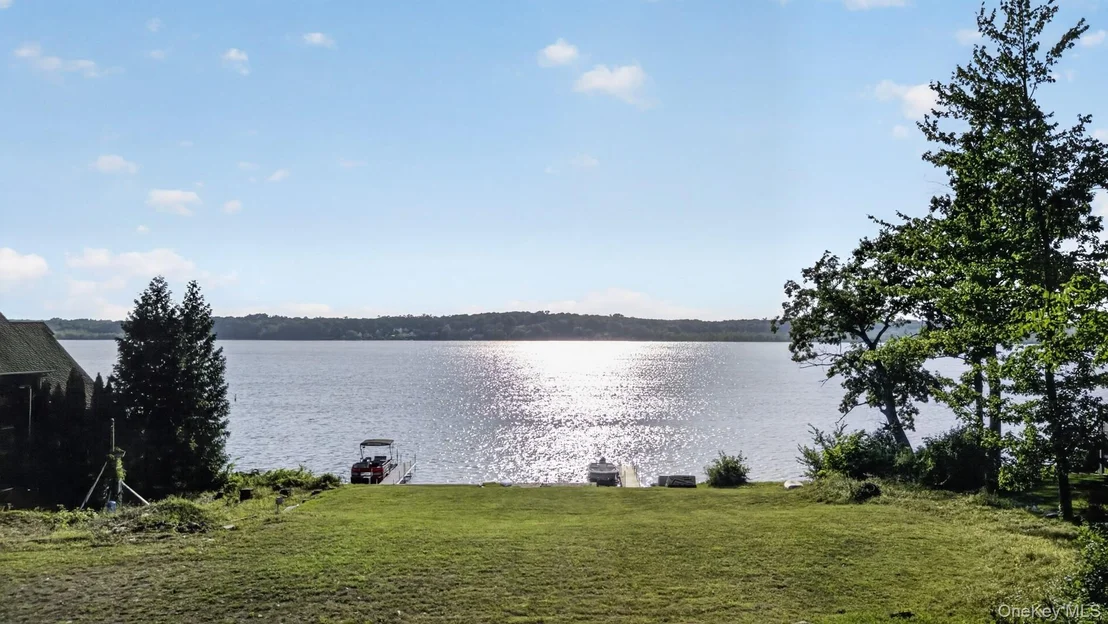 Photo of 355 Lakeside Road