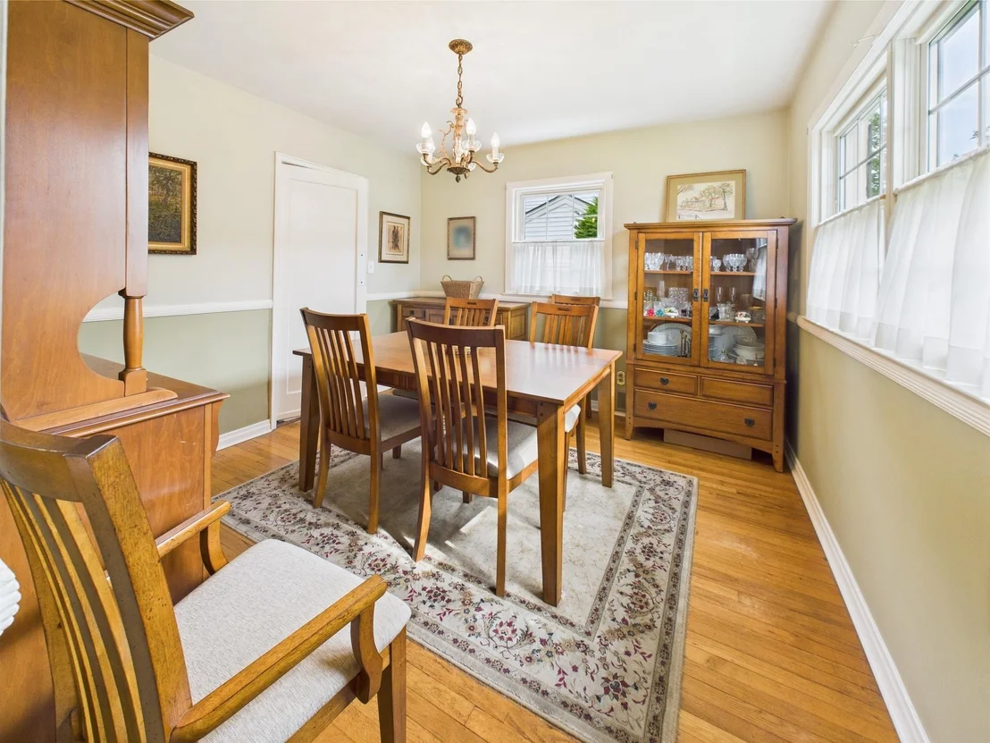 Photo of 76 Crest Road W