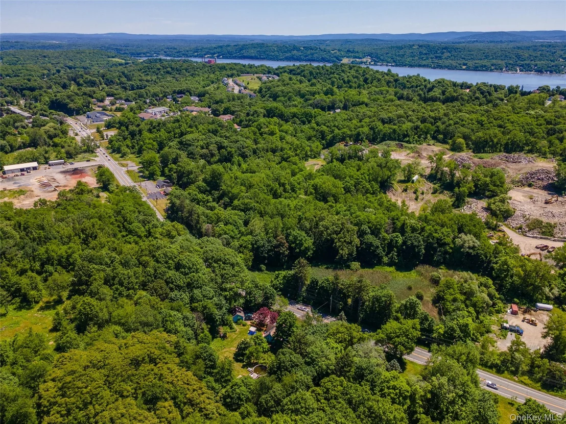 Photo of 5375 Route 9W
