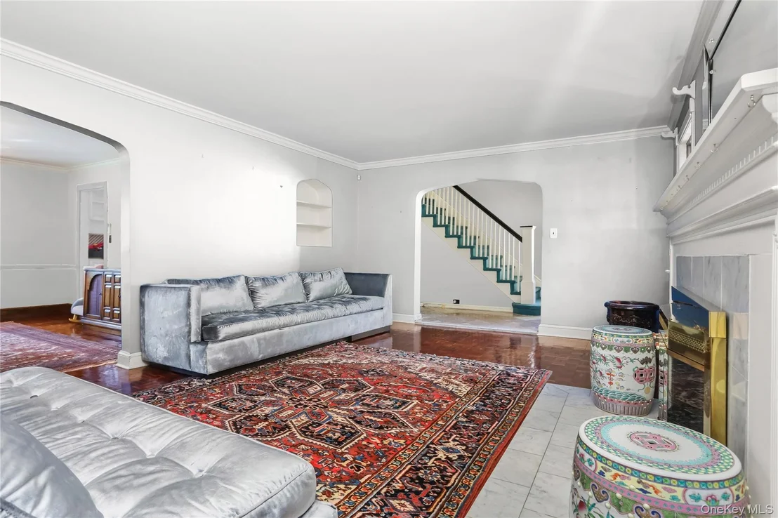 Photo of 889 James Street
