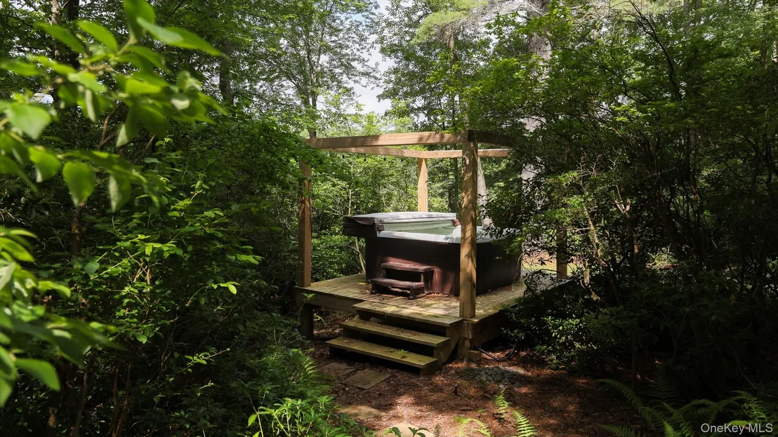 Photo of 1289 Plank Road