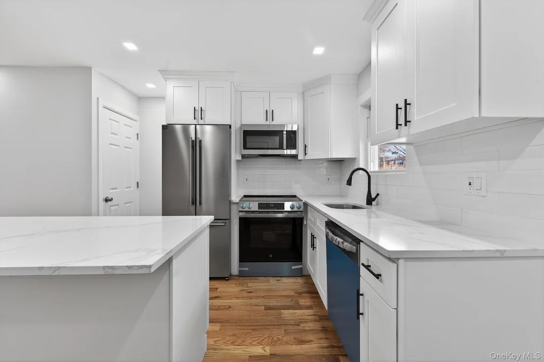 Photo of 592 Powell Street