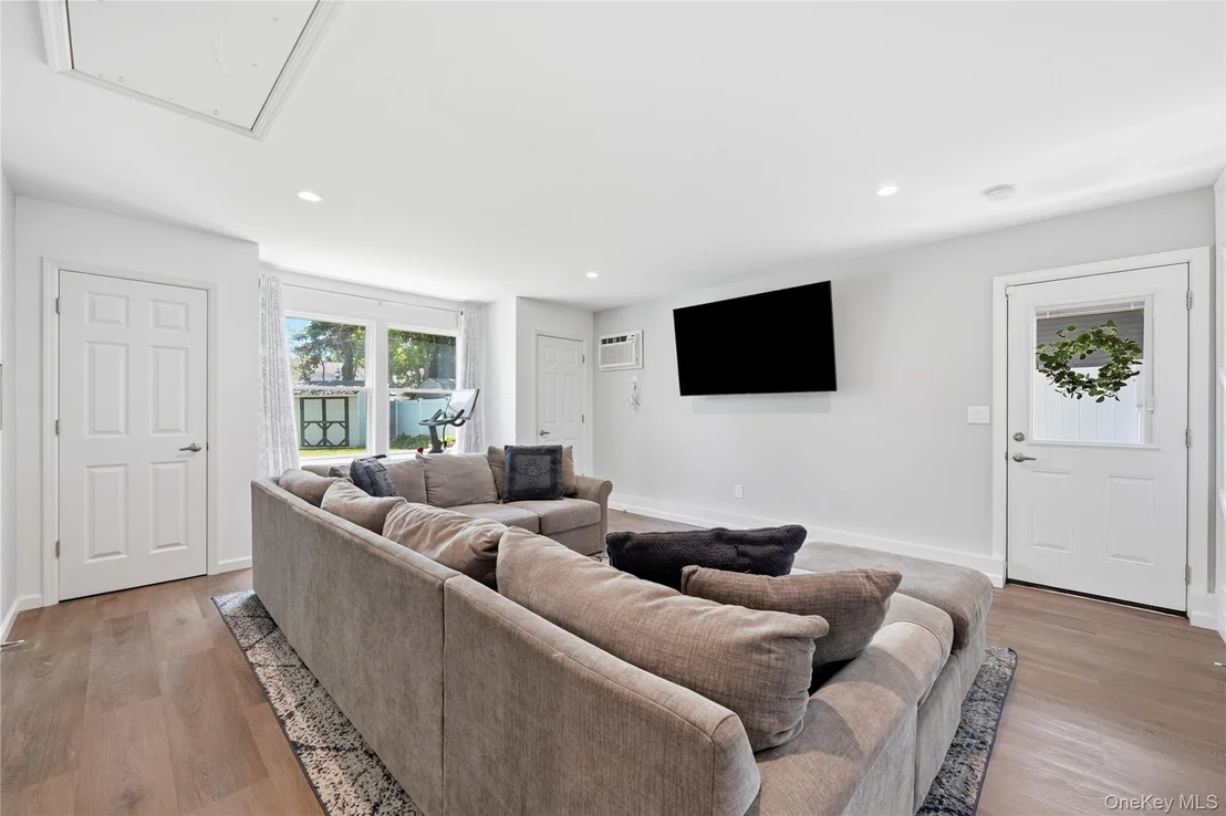 Photo of 634 Morrison Street