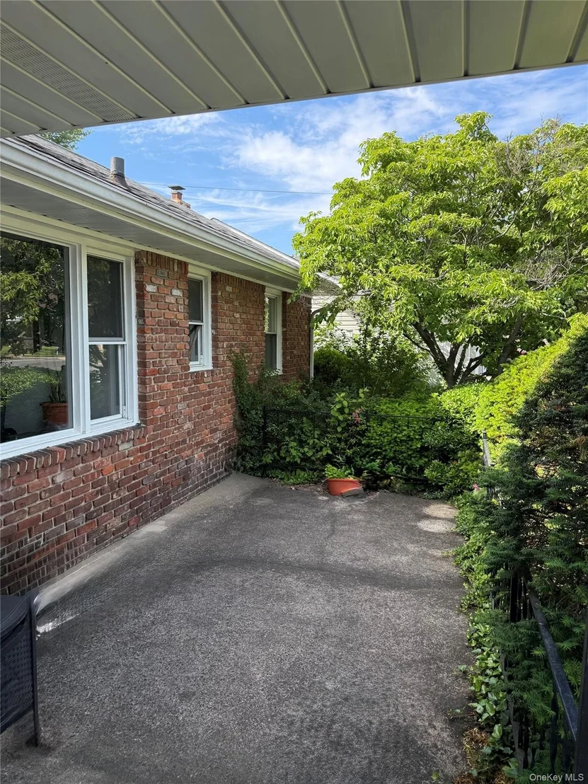 Photo of 2582 Oceanside Road