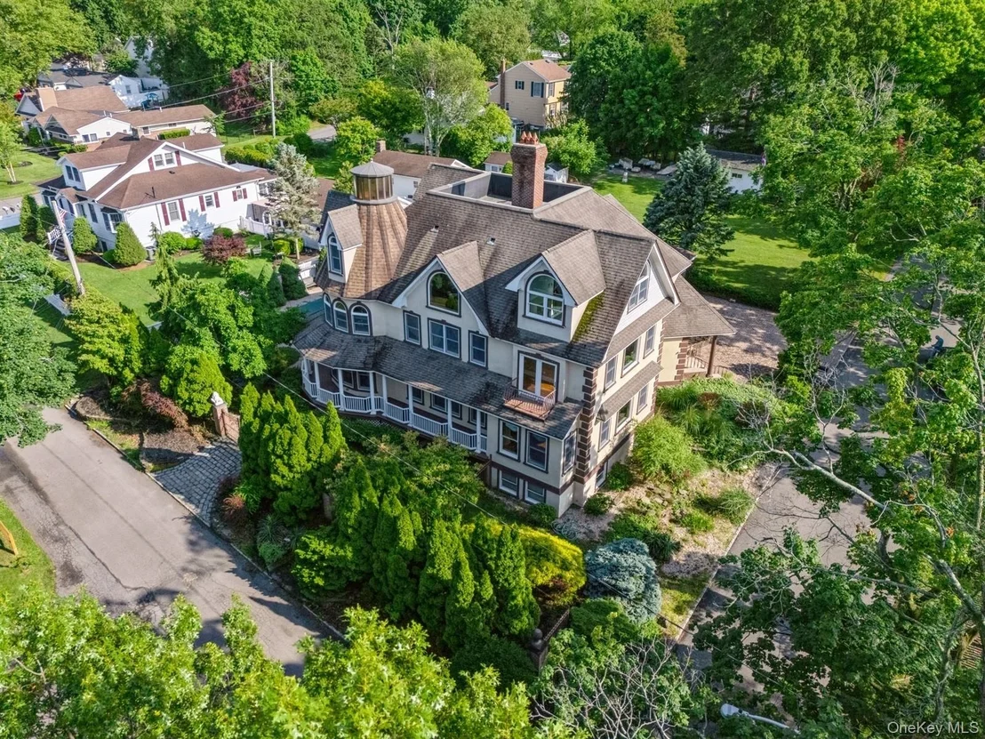 Photo of 80 Soundview Drive