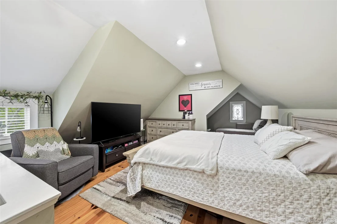 Photo of 544 Lombardy Boulevard