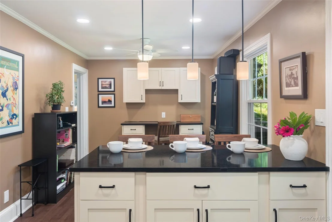 Photo of 611 Decatur Avenue