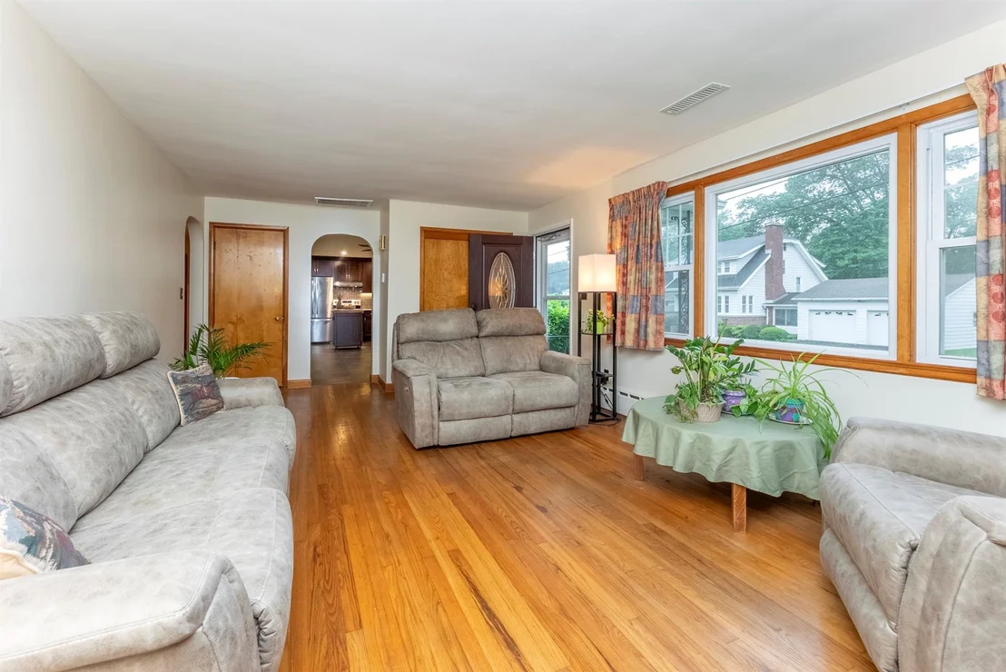 Photo of 1076 Decker Street