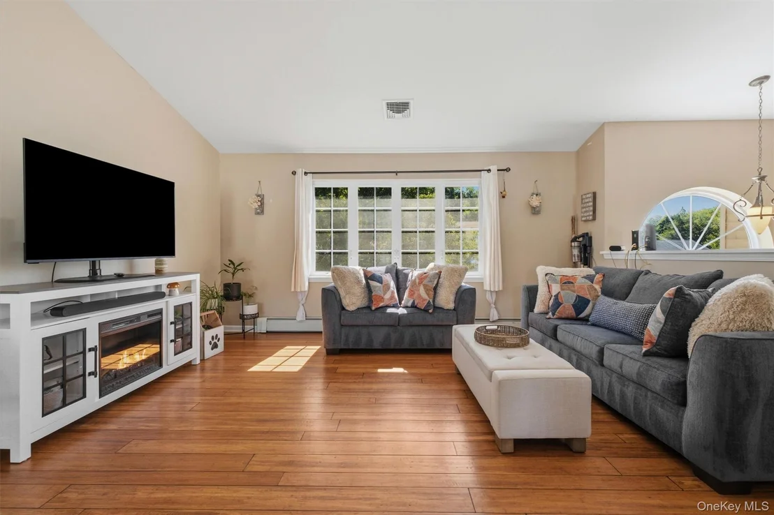 Photo of 17 Princeton Drive